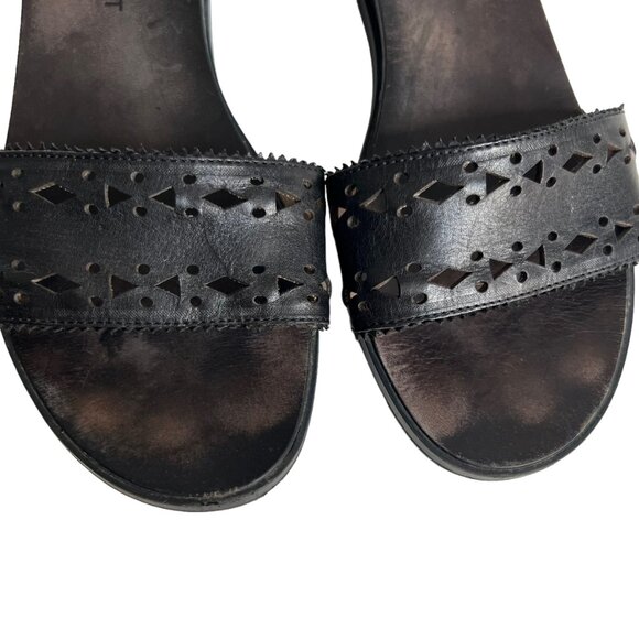 Flat sandals - Picture 10 of 11